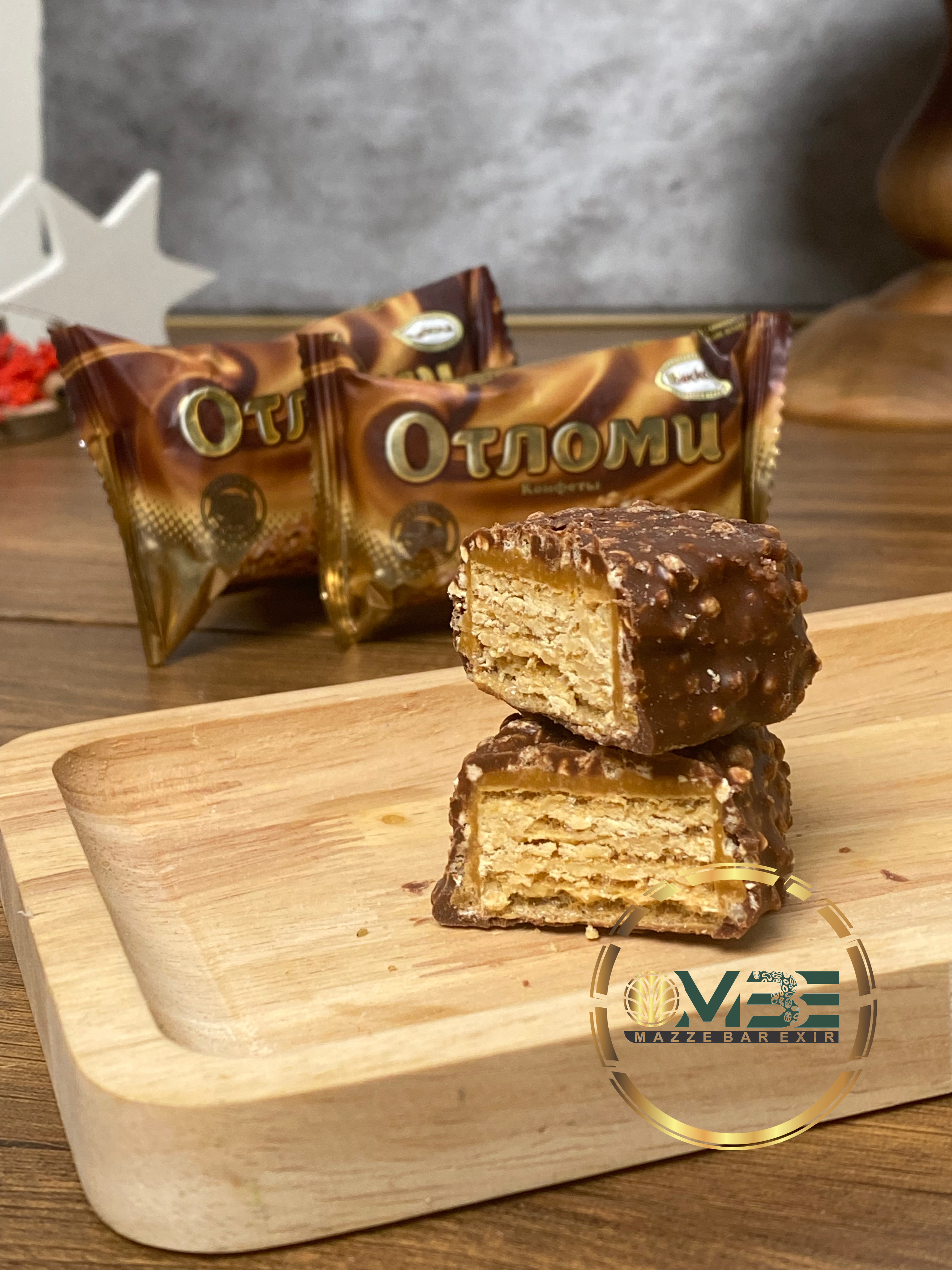 ویفر شکلاتی با کارامل و تکه های بادام زمینی