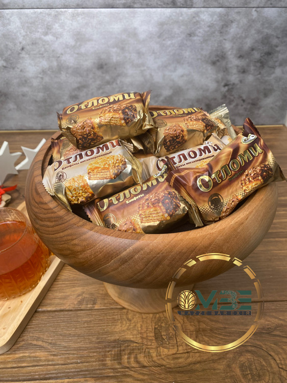 ویفر شکلاتی با کارامل و تکه های بادام زمینی